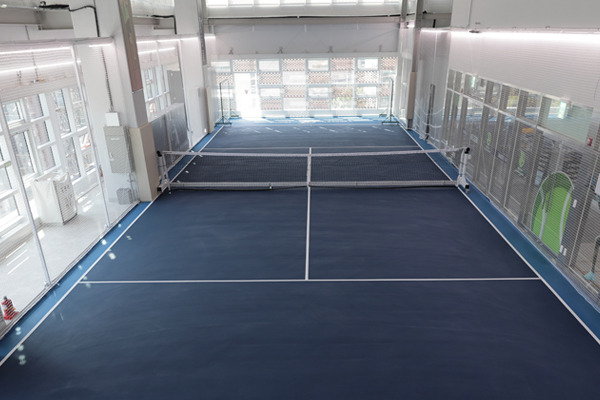 포시즌 테니스장 볼머신 및 연습 시설